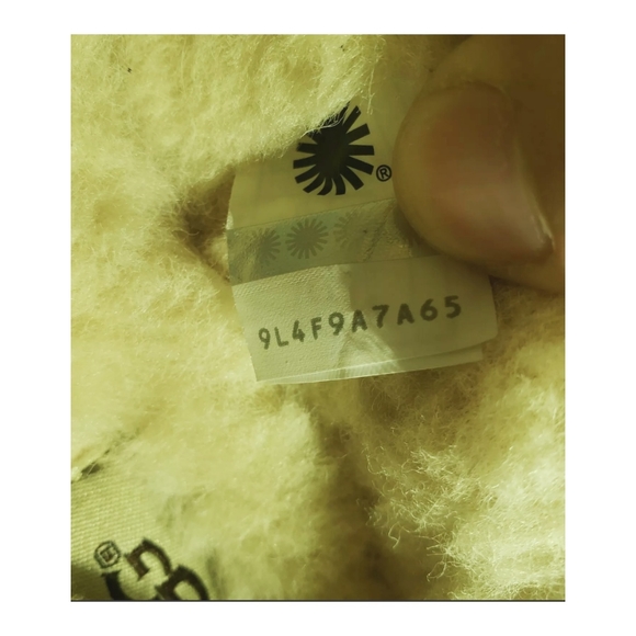 NWOT UGG Ascot Slippers in a size 8 - Picture 4 of 6